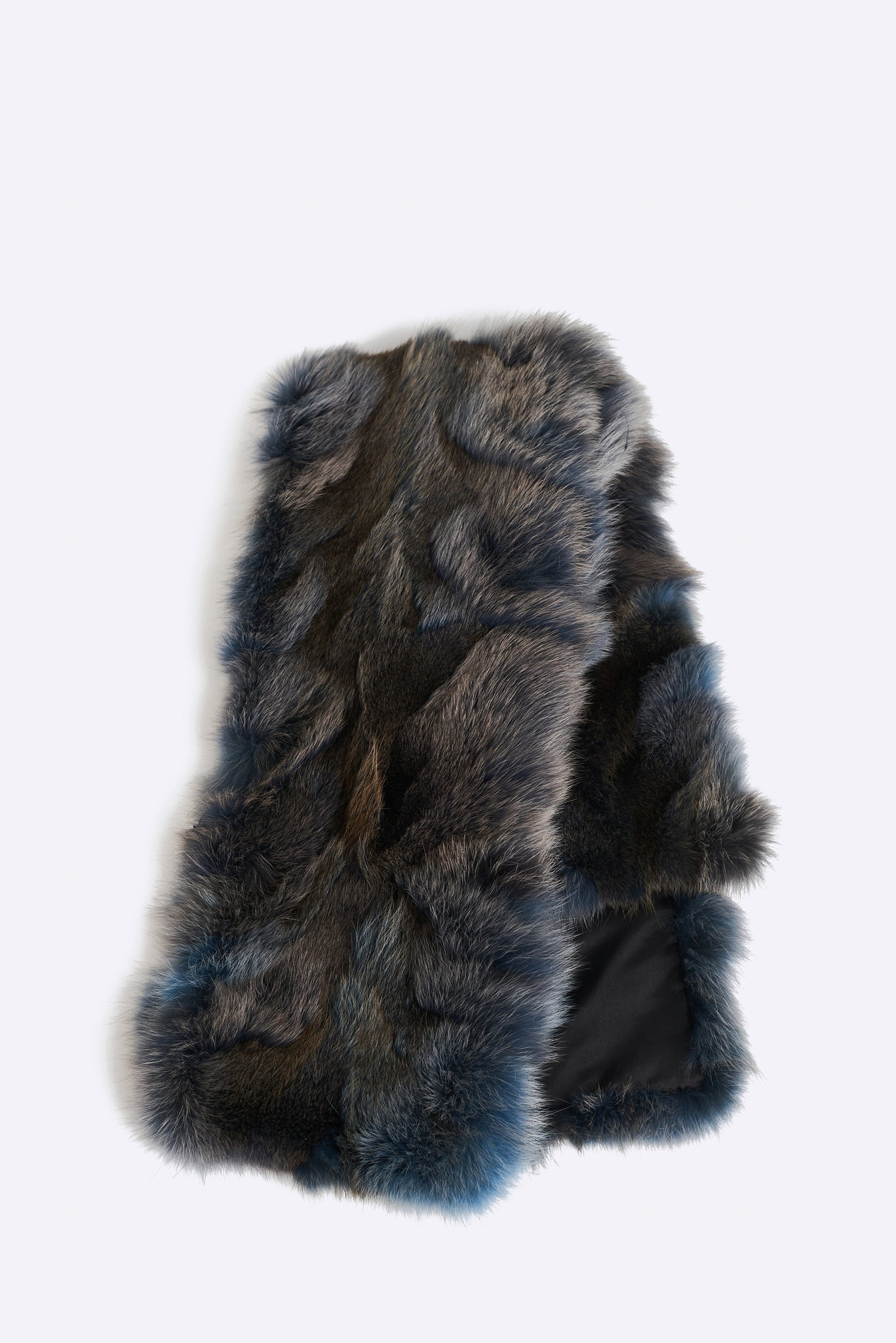 Upcycled blue coyote fur scarf with a polyester decorative lining. Integrated end pockets and stitched by hand. Tailor made for you and hand made in Montreal. Scarf comes in long and short. 