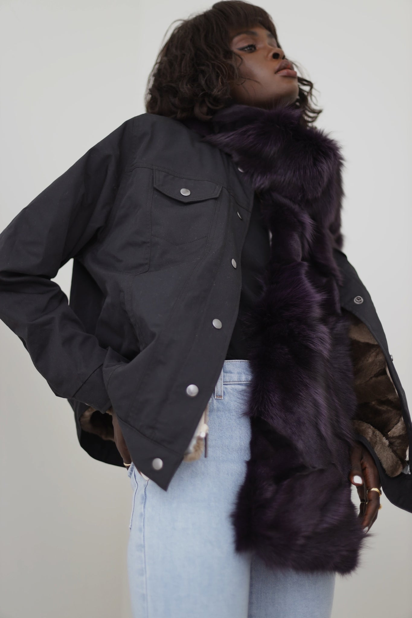 Upcycled purple fox fur scarf with polyester decorative lining. Integrated end pockets and stitched by hand. It is a one of a kind handmade scarf tailor made for you in Montreal. The scarf comes in long and short. 